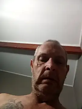 Snapshot of LyrateMarathon chatting on 10/18/25, 11:27 LyrateMarathon online show from 10/18/25, 11:27