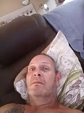 Snapshot of LyrateMarathon chatting on 10/19/25, 11:33 LyrateMarathon online show from 10/19/25, 11:33