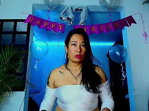 Snapshot of Kylee79 chatting on 04/28/26, 10:37 Kylee79 online show from 04/28/26, 10:37