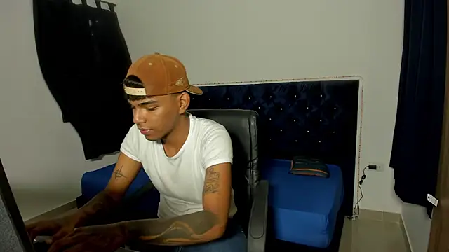 Snapshot of elias_ford chatting on 10/10/25, 07:46 elias ford online show from 10/10/25, 07:46