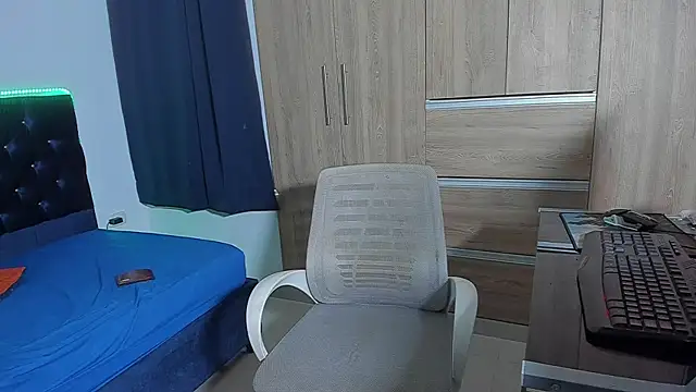 Snapshot of elias_ford chatting on 10/19/25, 08:20 elias ford online show from 10/19/25, 08:20