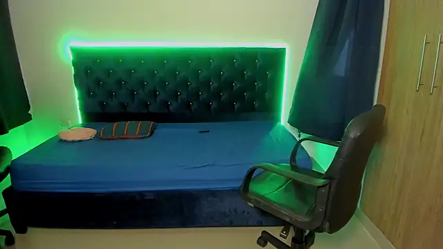 Snapshot of elias_ford chatting on 10/21/25, 07:25 elias ford online show from 10/21/25, 07:25