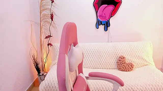 Snapshot of EmmaMyers1 chatting on 11/05/25, 11:16 EmmaMyers1 online show from 11/05/25, 11:16