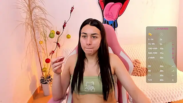 Snapshot of EmmaMyers1 chatting on 12/19/25, 12:39 EmmaMyers1 online show from 12/19/25, 12:39