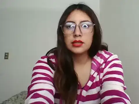 Snapshot of Mar_00c chatting on 10/15/25, 03:23 Mar 00c online show from 10/15/25, 03:23