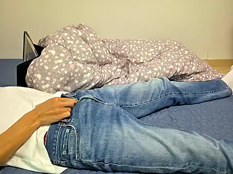 Snapshot of mileshake chatting on 10/26/25, 06:30 mileshake online show from 10/26/25, 06:30