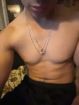 Snapshot of Gmktulon chatting on 10/31/25, 04:13 Gmktulon online show from 10/31/25, 04:13