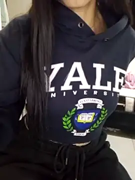 Snapshot of you_yuyuu chatting on 12/14/25, 06:08 you yuyuu online show from 12/14/25, 06:08