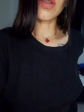 Snapshot of you_yuyuu chatting on 12/15/25, 11:20 you yuyuu online show from 12/15/25, 11:20