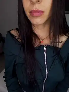 Snapshot of you_yuyuu chatting on 12/23/25, 03:37 you yuyuu online show from 12/23/25, 03:37