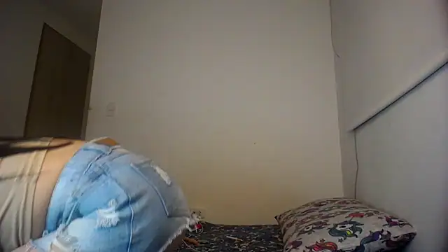 Snapshot of you_yuyuu chatting on 04/15/26, 03:57 you yuyuu online show from 04/15/26, 03:57