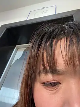 weiww1995 online show from 12/21/25, 03:57