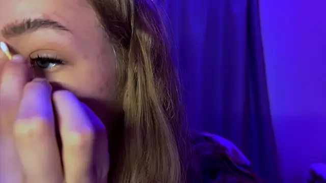 Snapshot of LunaCrave chatting on 12/05/25, 11:08 LunaCrave online show from 12/05/25, 11:08