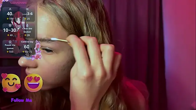 Snapshot of LunaCrave chatting on 12/15/25, 11:14 LunaCrave online show from 12/15/25, 11:14