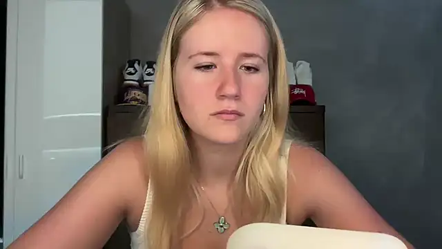 Snapshot of itssosierra chatting on 04/13/26, 11:10 itssosierra online show from 04/13/26, 11:10