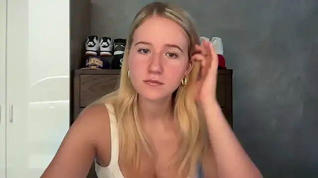 Snapshot of itssosierra chatting on 04/23/26, 04:24 itssosierra online show from 04/23/26, 04:24