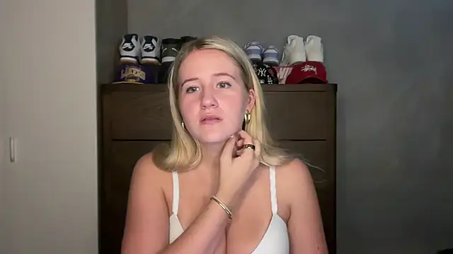 Snapshot of itssosierra chatting on 04/29/26, 08:29 itssosierra online show from 04/29/26, 08:29