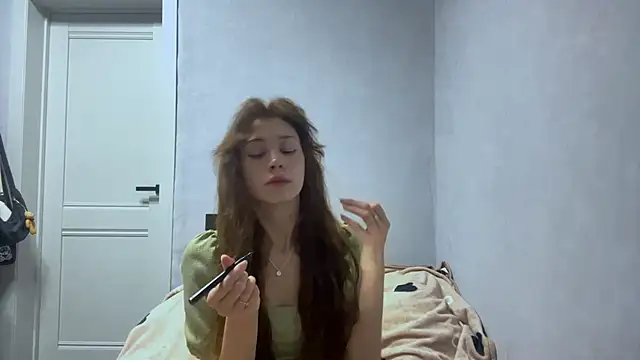 Snapshot of WildPeachh chatting on 11/10/25, 06:18 WildPeachh online show from 11/10/25, 06:18