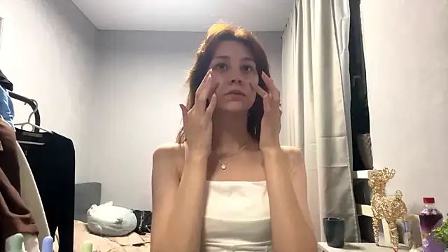 Snapshot of WildPeachh chatting on 11/20/25, 07:57 WildPeachh online show from 11/20/25, 07:57