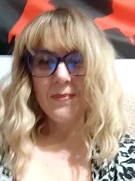 Snapshot of Amelialove42 chatting on 03/17/26, 07:28 Amelialove42 online show from 03/17/26, 07:28