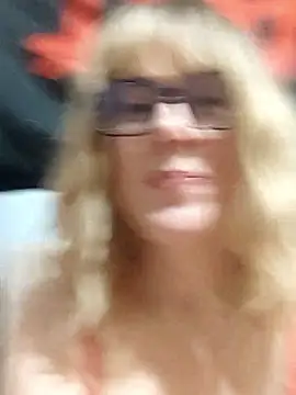 Snapshot of Amelialove42 chatting on 03/22/26, 04:32 Amelialove42 online show from 03/22/26, 04:32