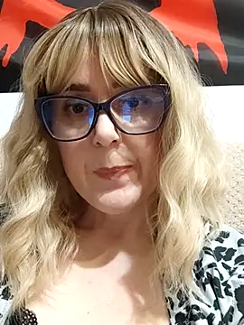 Snapshot of Amelialove42 chatting on 04/01/26, 05:43 Amelialove42 online show from 04/01/26, 05:43