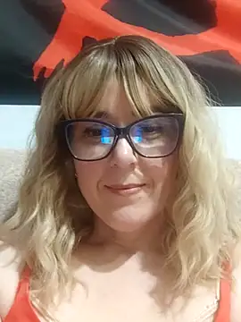 Snapshot of Amelialove42 chatting on 04/05/26, 07:11 Amelialove42 online show from 04/05/26, 07:11