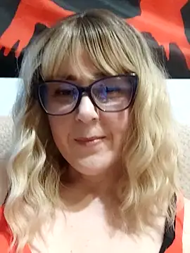 Snapshot of Amelialove42 chatting on 04/13/26, 04:56 Amelialove42 online show from 04/13/26, 04:56