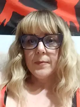 Snapshot of Amelialove42 chatting on 04/15/26, 07:32 Amelialove42 online show from 04/15/26, 07:32