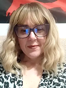 Snapshot of Amelialove42 chatting on 04/18/26, 07:40 Amelialove42 online show from 04/18/26, 07:40