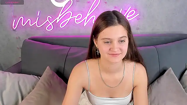 Renesmy Black online show from 10/17/25, 01:09