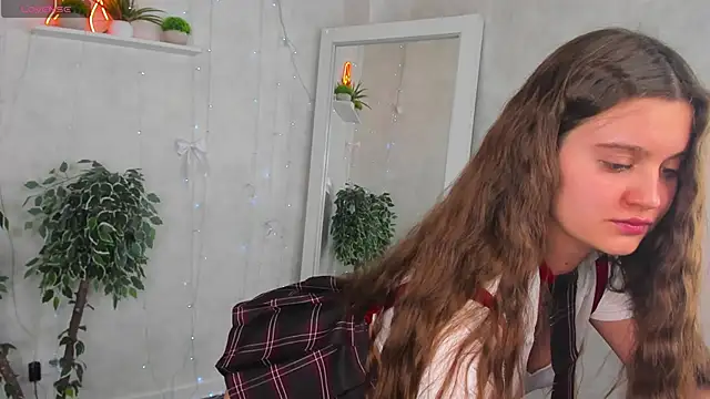 Snapshot of Renesmy_Black chatting on 04/19/26, 11:18 Renesmy Black online show from 04/19/26, 11:18