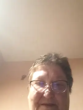 Snapshot of Katherine735 chatting on 03/31/26, 10:43 Katherine735 online show from 03/31/26, 10:43