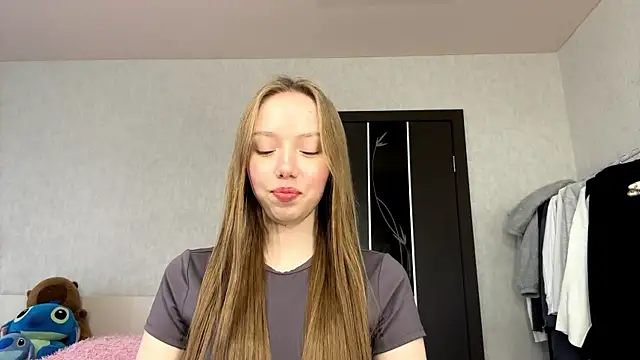 AntoniaMoravick online show from 10/20/25, 09:21