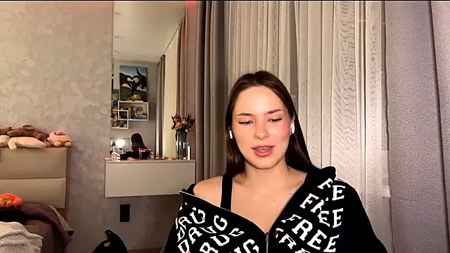 Snapshot of AlvinaMulloy chatting on 12/02/25, 04:24 AlvinaMulloy online show from 12/02/25, 04:24