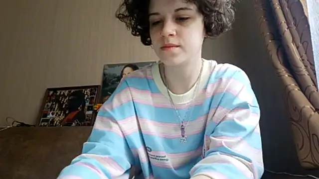 JesseniaHanney online show from 10/16/25, 09:10