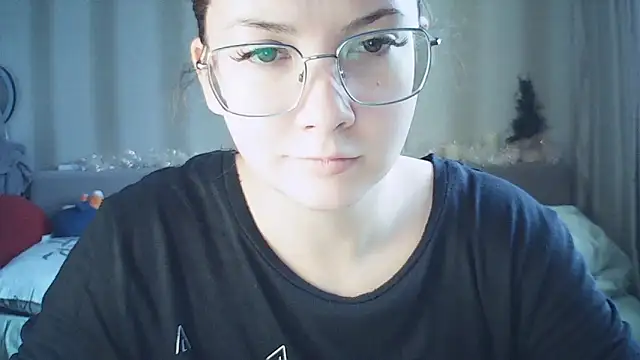 Snapshot of MoodieMira chatting on 02/09/26, 01:15 MoodieMira online show from 02/09/26, 01:15