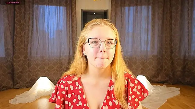 AlinaAldrete online show from 10/30/25, 04:25