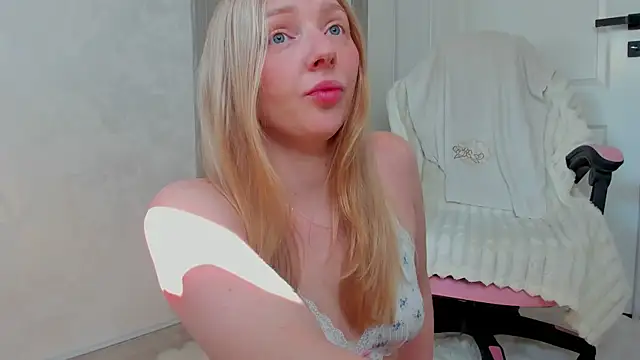 SundyRose online show from 06/21/26, 06:16