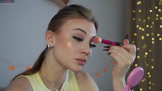 Snapshot of beckymadsons chatting on 03/13/26, 11:28 beckymadsons online show from 03/13/26, 11:28