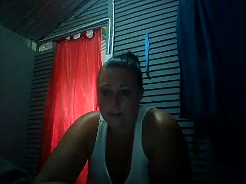 Snapshot of sweetjuicypeach123 chatting on 12/16/25, 11:26 sweetjuicypeach123 online show from 12/16/25, 11:26