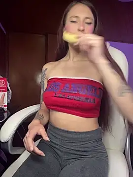 Im scarlett18 online show from 11/26/25, 10:33