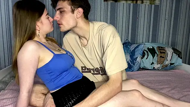 EmiliaCouple online show from 11/16/25, 12:33