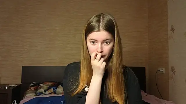Snapshot of EmiliaCouple chatting on 06/29/26, 11:32 EmiliaCouple online show from 06/29/26, 11:32