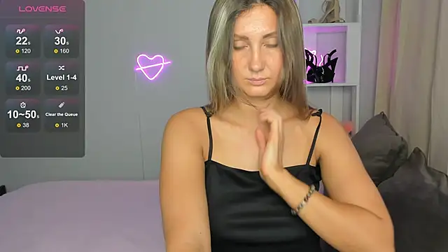 NikkiKiss   online show from 10/21/25, 01:39