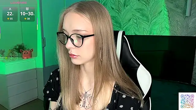 EvaPeace online show from 11/25/25, 05:24