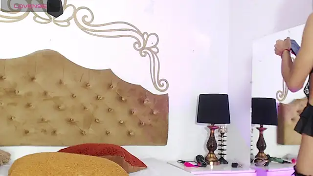 Snapshot of Adara_Ferrara chatting on 10/31/25, 05:47 Adara Ferrara online show from 10/31/25, 05:47