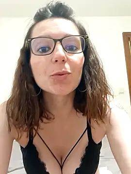 Snapshot of labellerose chatting on 10/30/25, 05:46 labellerose online show from 10/30/25, 05:46