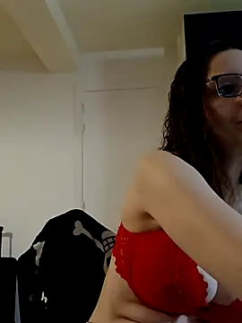 Snapshot of labellerose chatting on 11/06/25, 04:30 labellerose online show from 11/06/25, 04:30