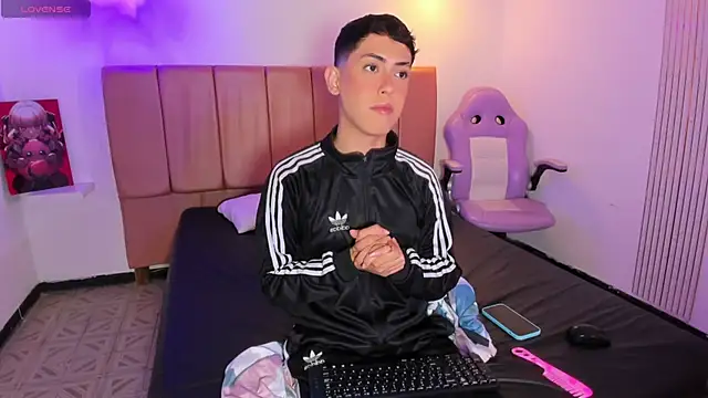 Iam criss09 online show from 12/17/25, 08:48